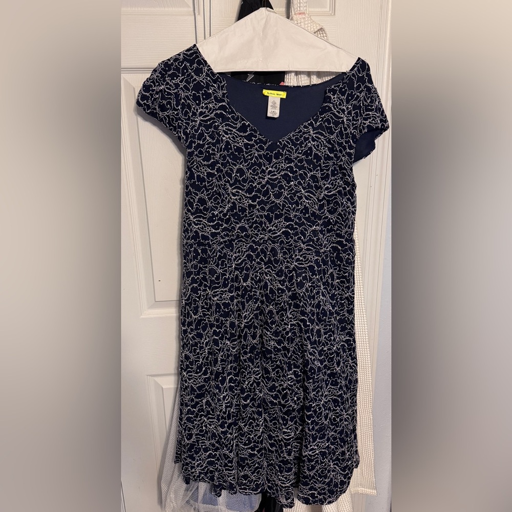 Beautiful 2x Navy and Silver Embroidered Elegant Midi dress belted fancy sequin